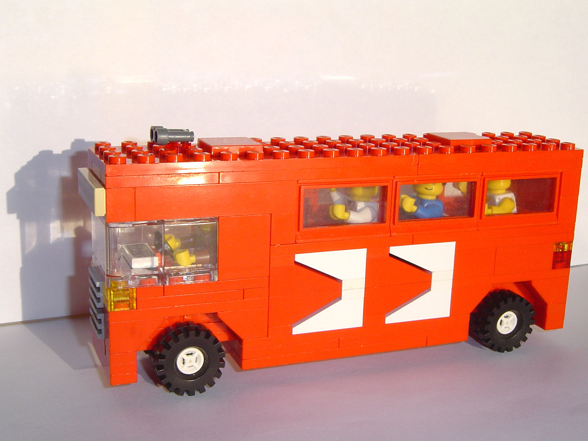 red_bus_006.jpg