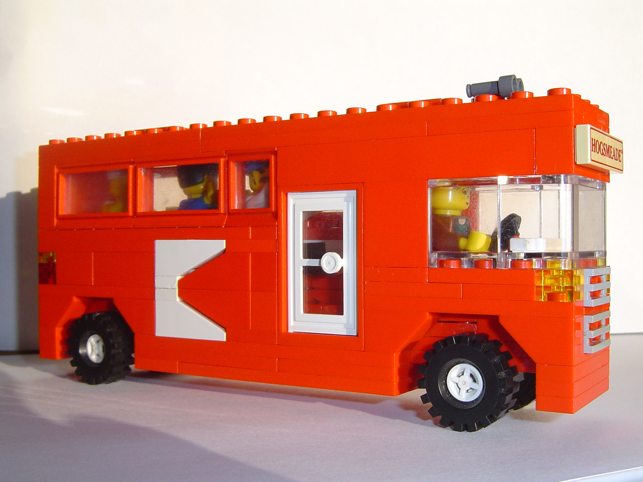 red_bus_012.jpg