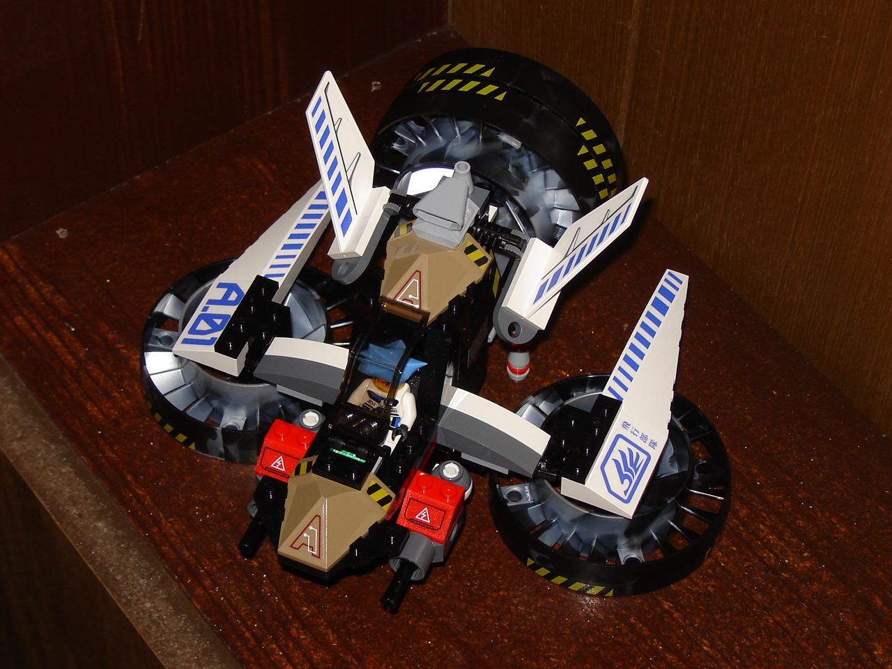 lego-v-flyer-01.jpg