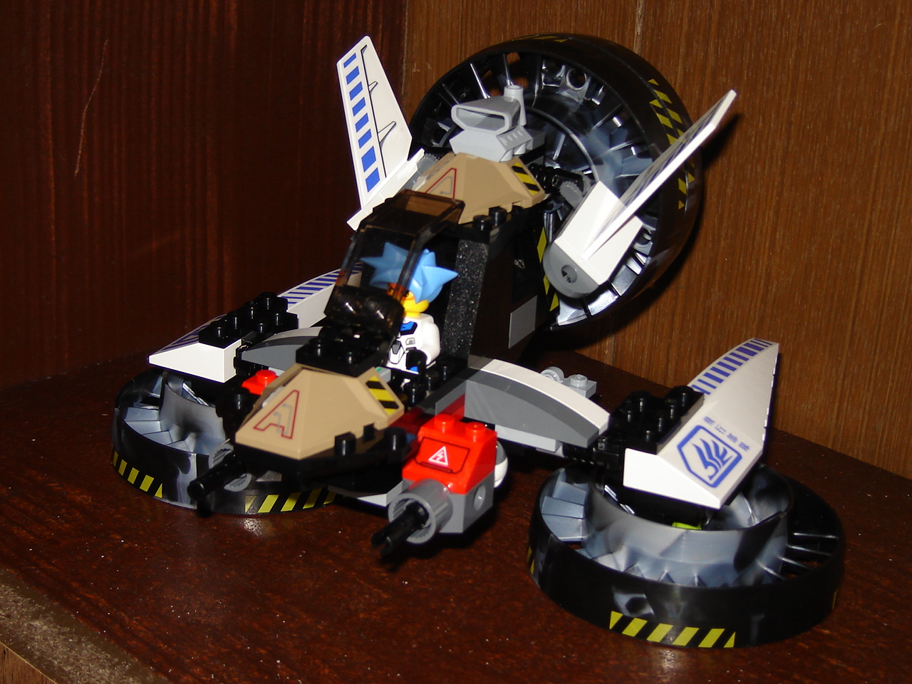 lego-v-flyer-02.jpg