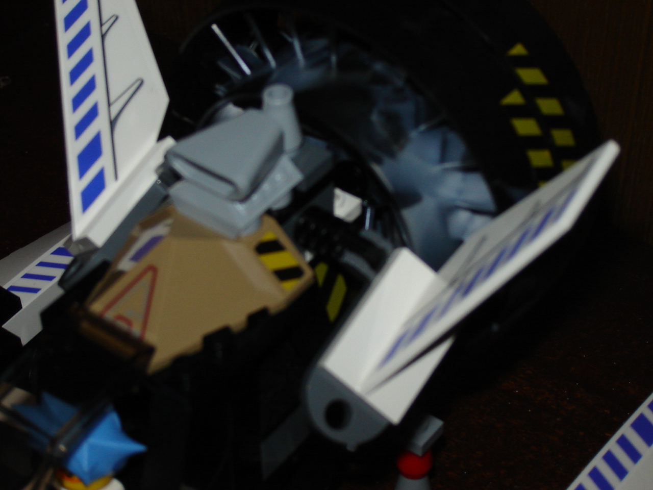 lego-v-flyer-04.jpg