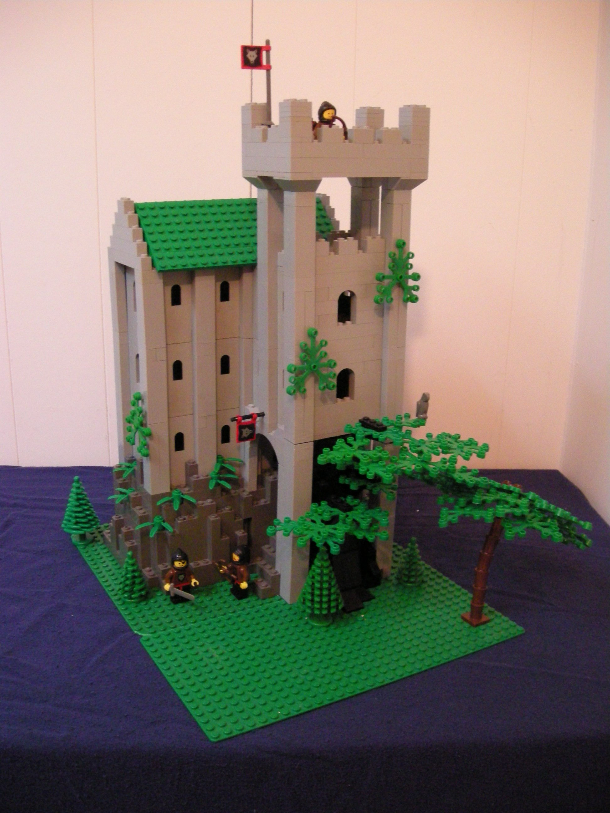 wolfpack_castle_001.jpg