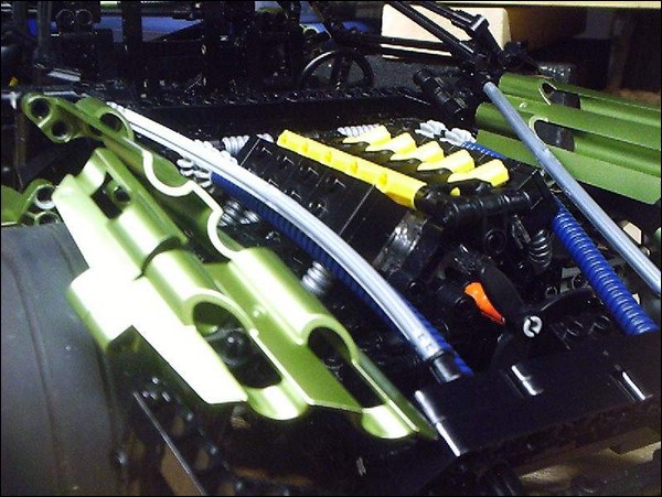 727032tc02.jpg