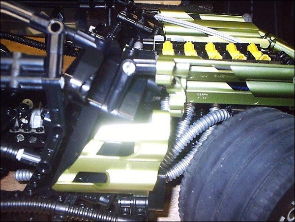 727032tc04.jpg