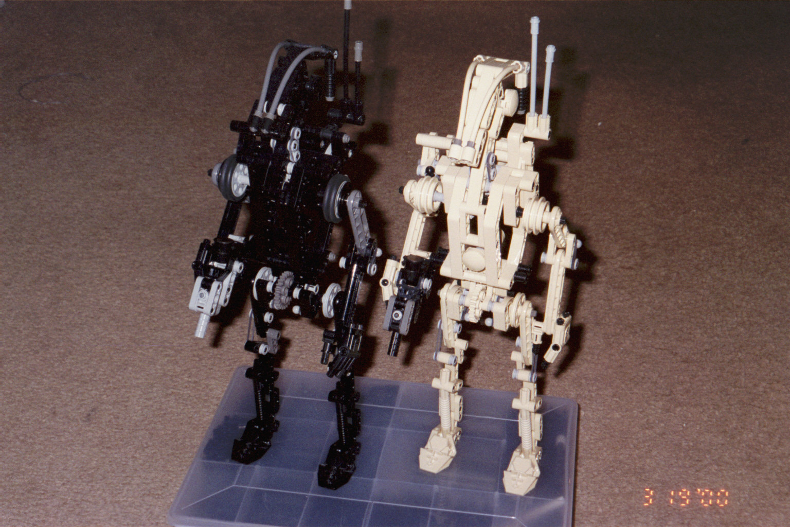 stealth_droid_aside_lego_droid.jpg