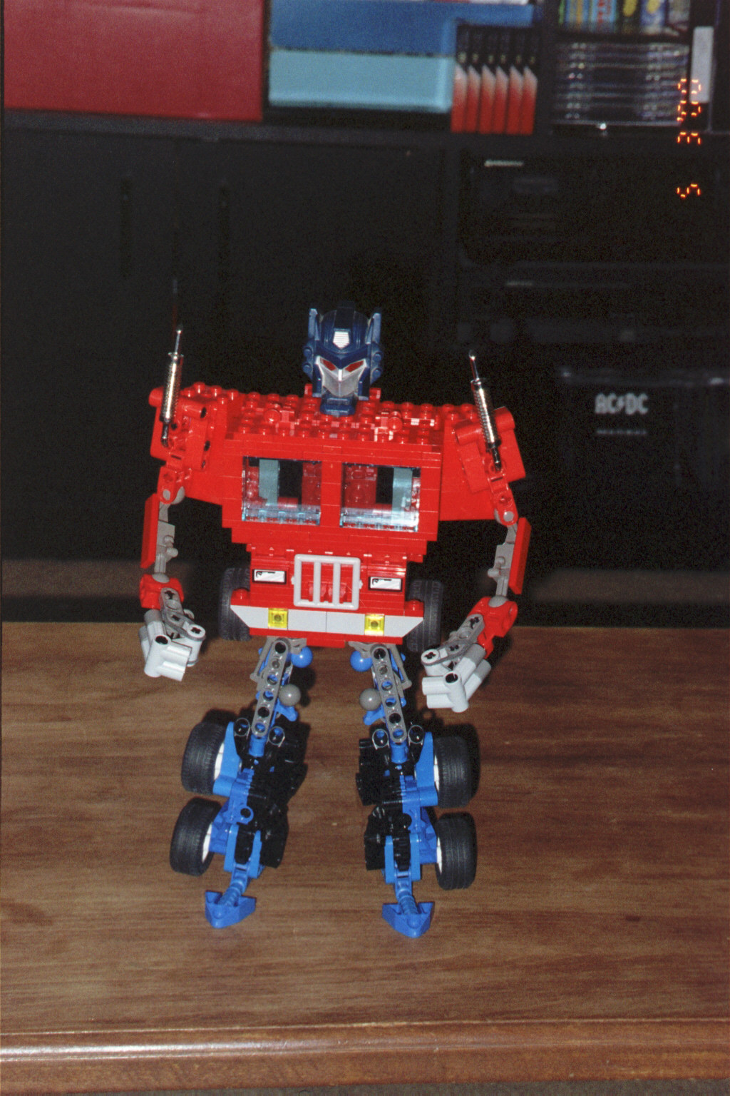 optimus_prime_robot_mode_01.jpg