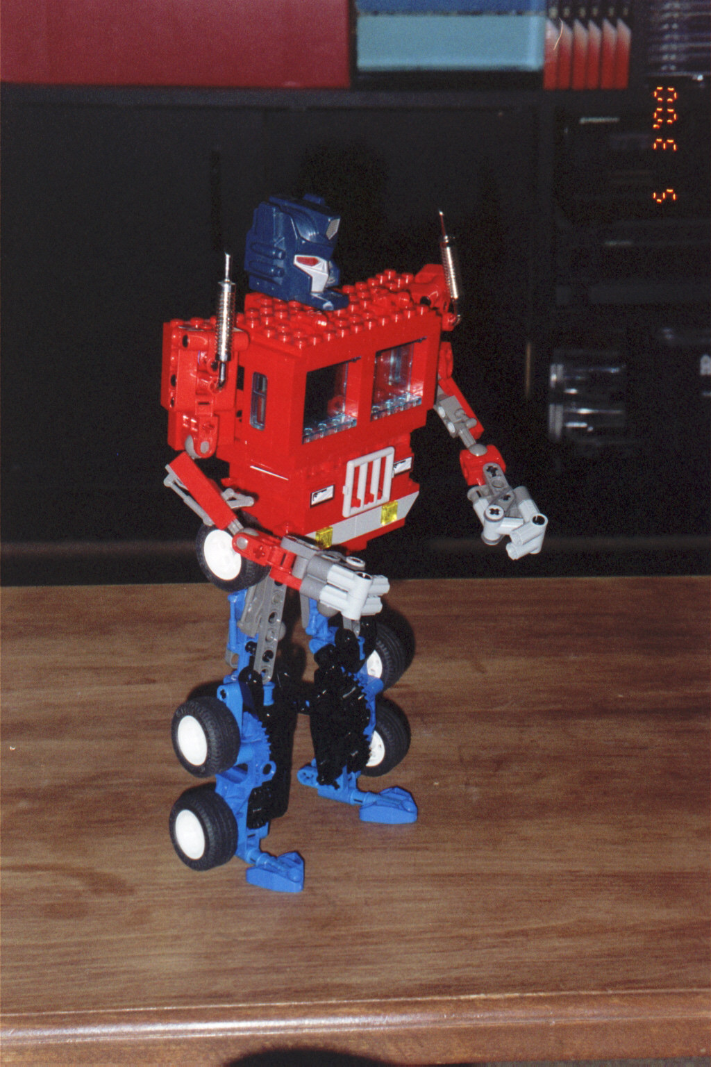 optimus_prime_robot_mode_02.jpg