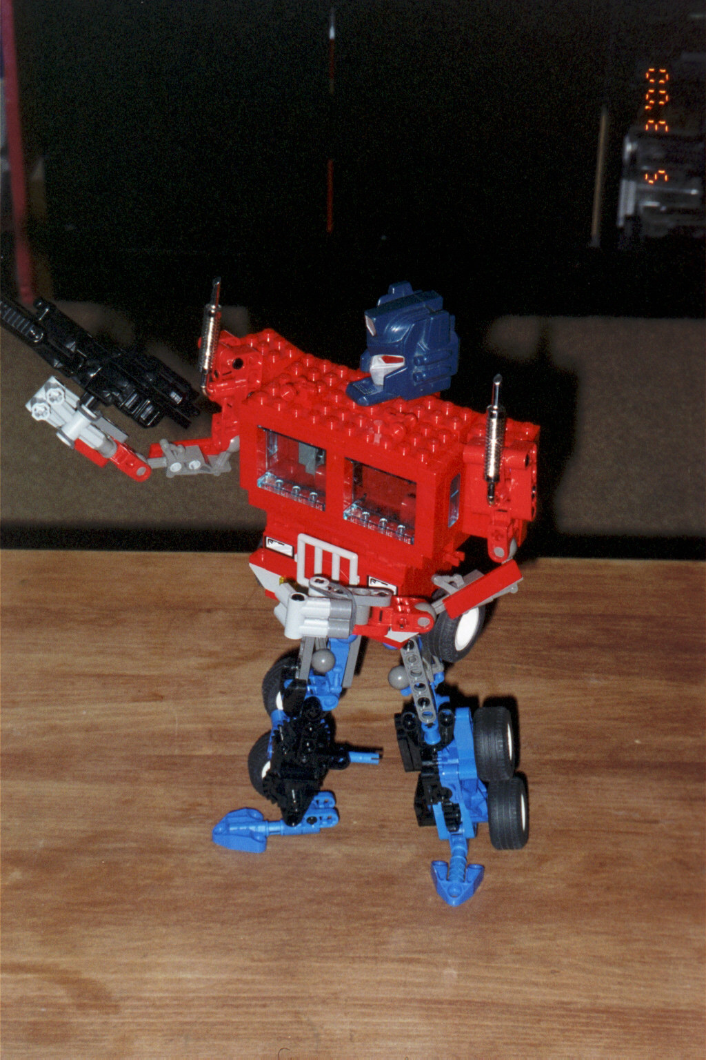 optimus_prime_robot_mode_03.jpg