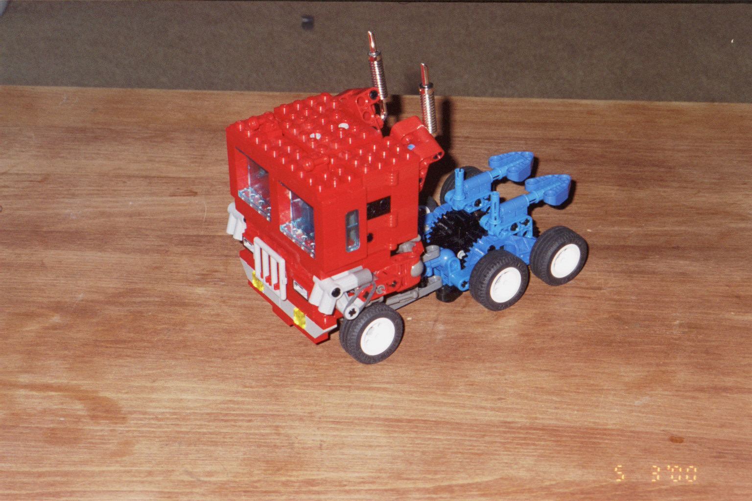 optimus_prime_truck_mode_03.jpg