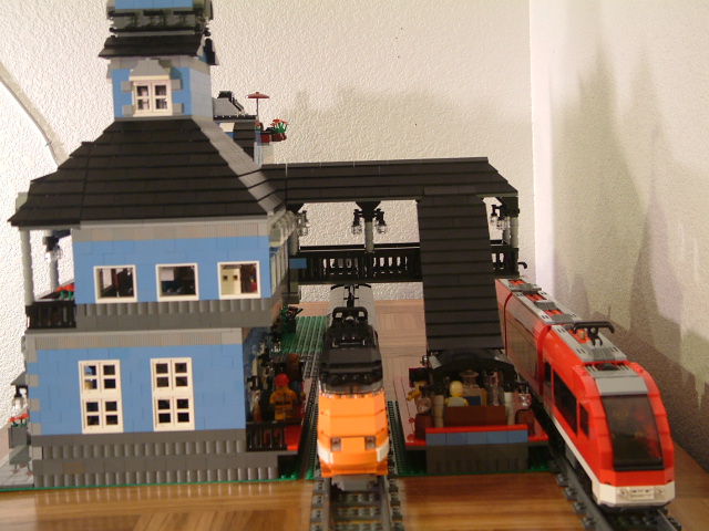lego_modular_train_station_full9.jpg