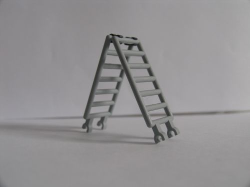ladder_using_u-clips_pic_01.jpg