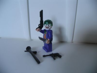 joker_and_weapons.jpg