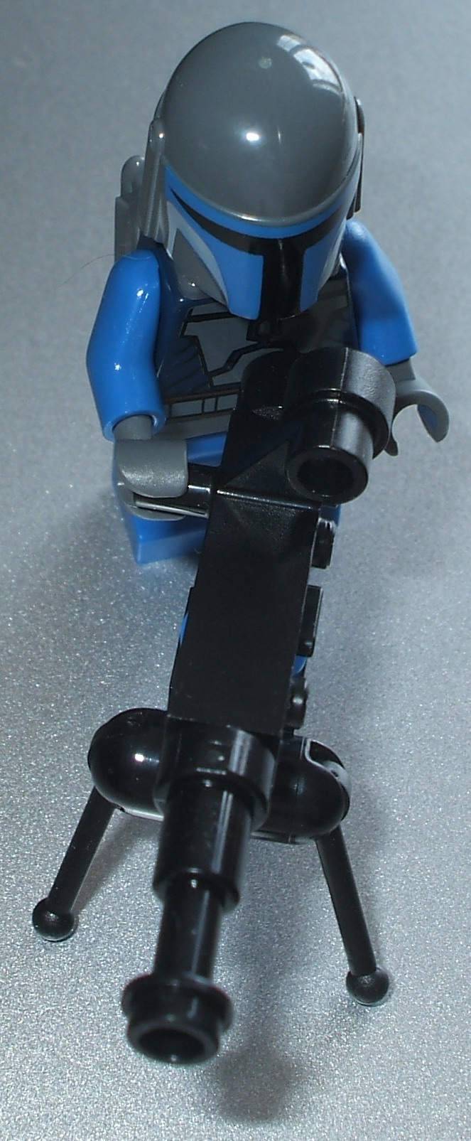 mandalorian-with-bipod-gun.jpg