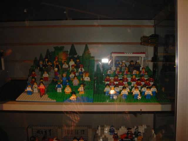 010_figurenvitrine4.jpg