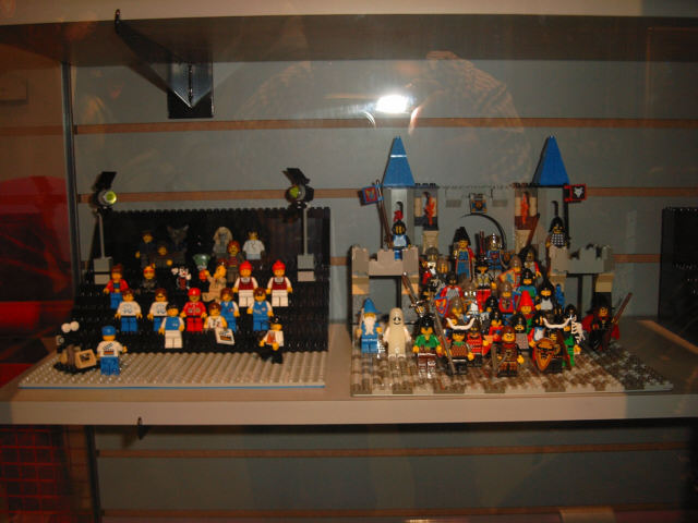 012_figurenvitrine6.jpg
