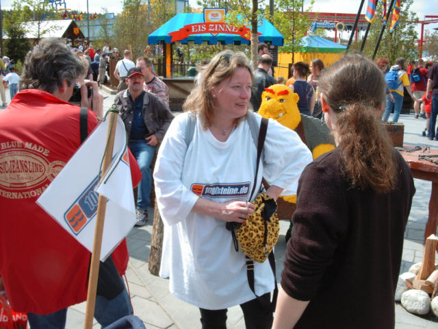 023_treffen_mit_borcherts_vor_dem_shop.jpg