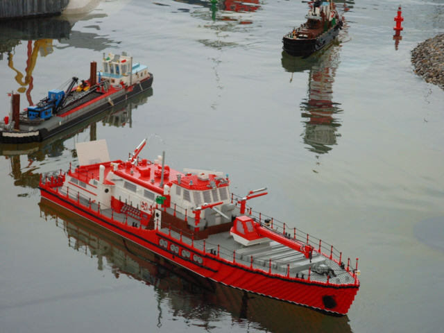 072_feuerloeschboot1.jpg