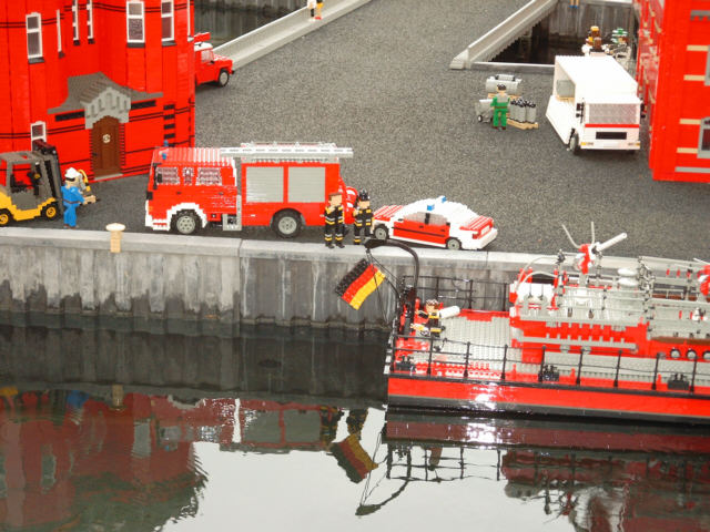 080_feuerwehreinsatz_im_hamburger_hafen.jpg