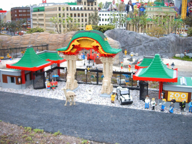 123_berlin_zoo_elefantentor.jpg