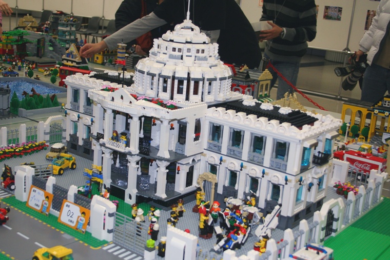 presidenthouse_front2.jpg