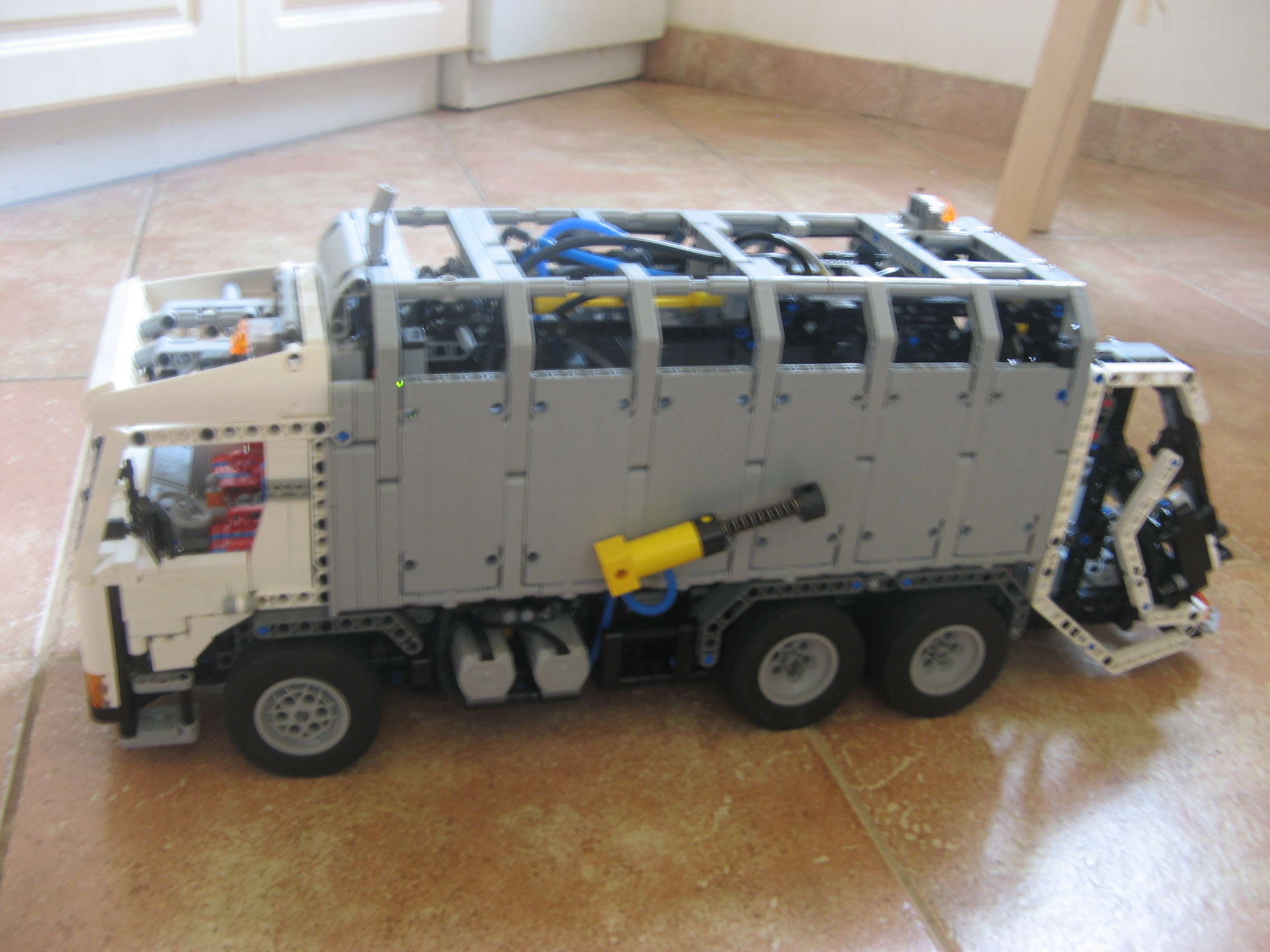 garbage_truck_001.jpg