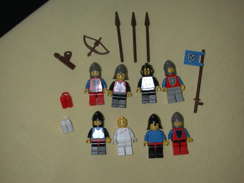 lot1-minifigs.jpg