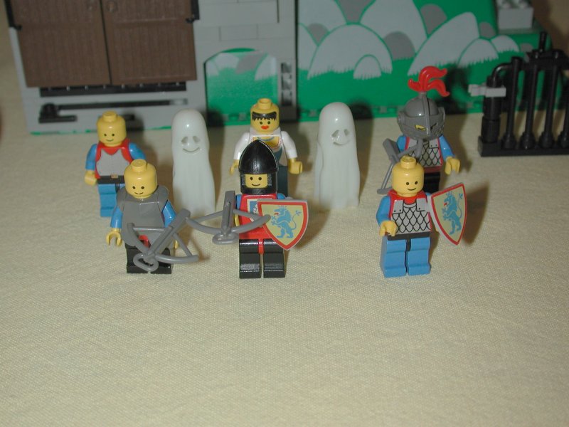 lot1-minifigs.jpg