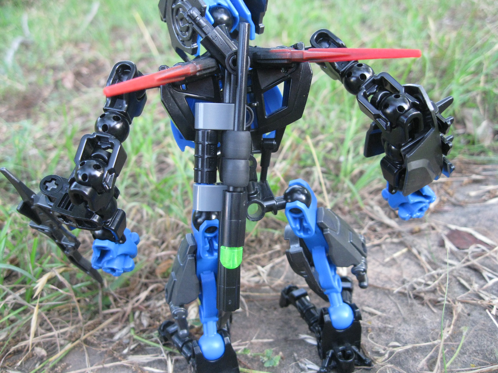 shadow_matoran_assasin_002.jpg