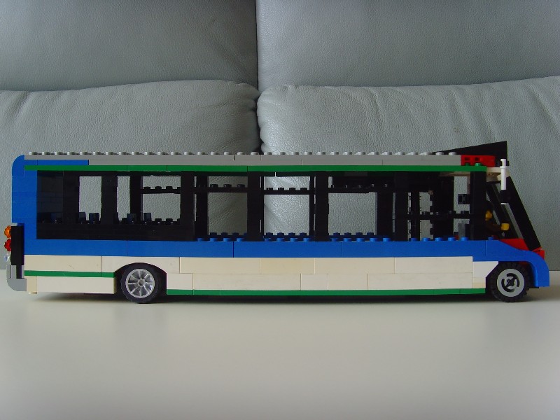 optare_solo_right.jpg