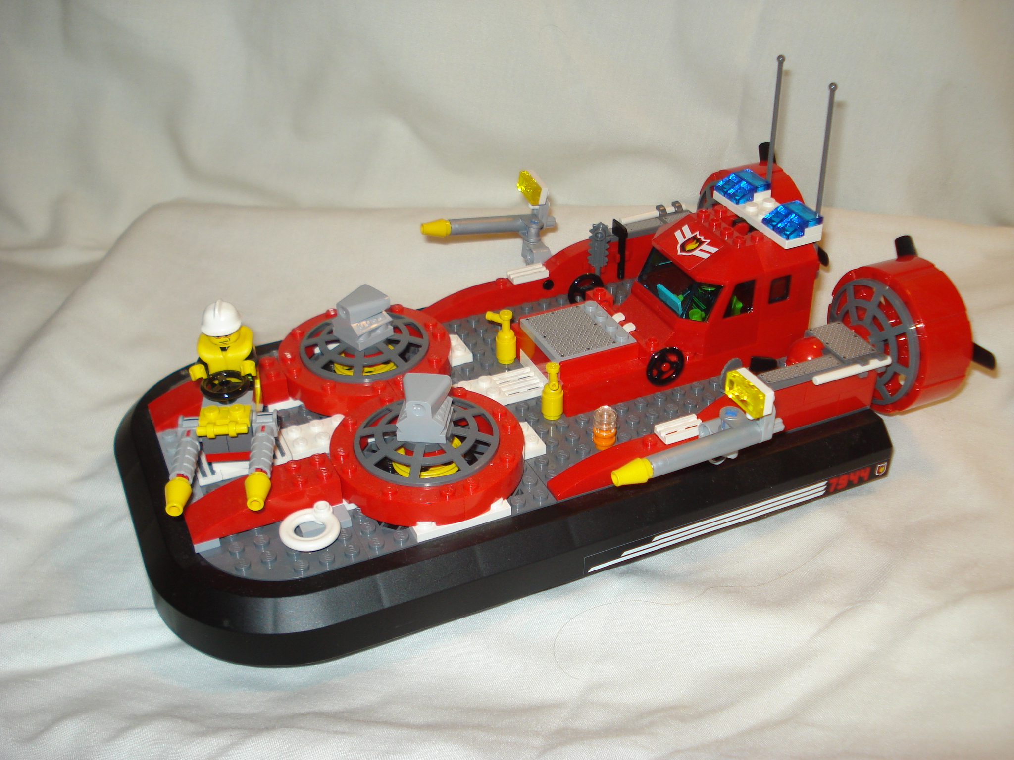fireboat_3.jpg