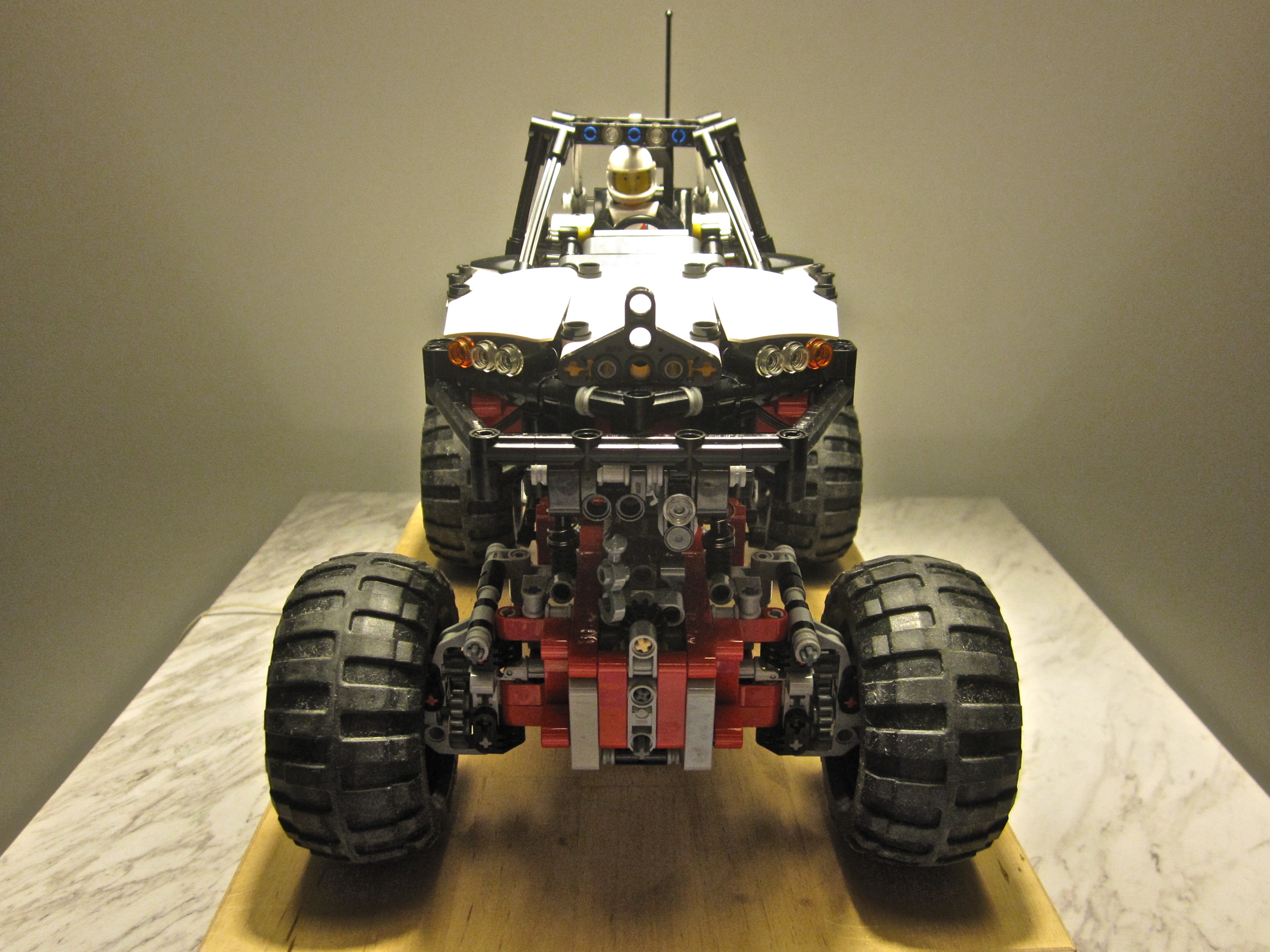 escape_crawler_front.jpg