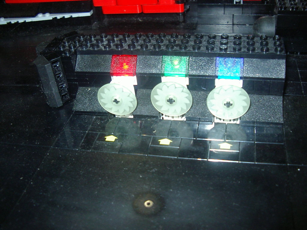 pinball_hit_targets_with_lamps.jpg