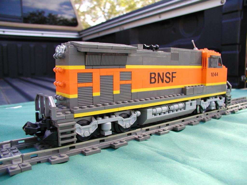 bnsf_c44-9w_2v1b.jpg