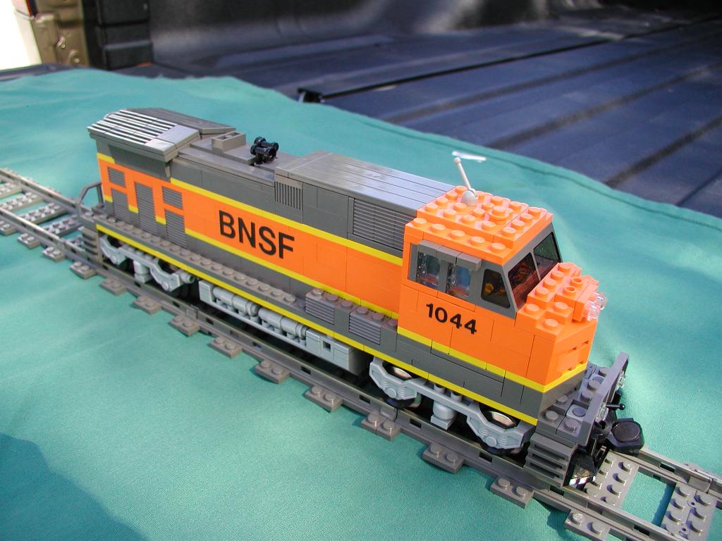 bnsf_c44-9w_4v1b.jpg