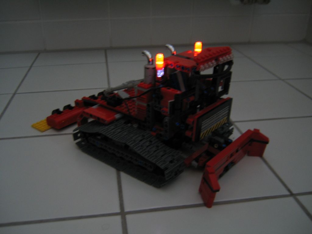 pistenbully_light_1.jpg