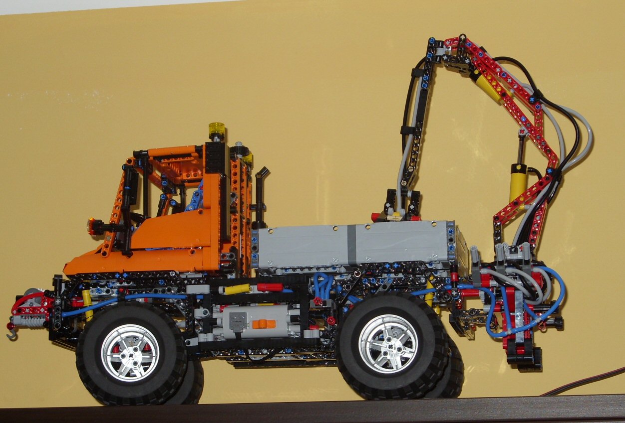 unimog_8110_with_wheels_from_8466.jpg