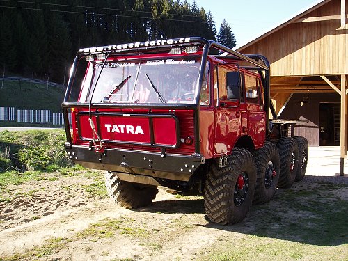 tatra_813_8x8_kolos_trial.jpg