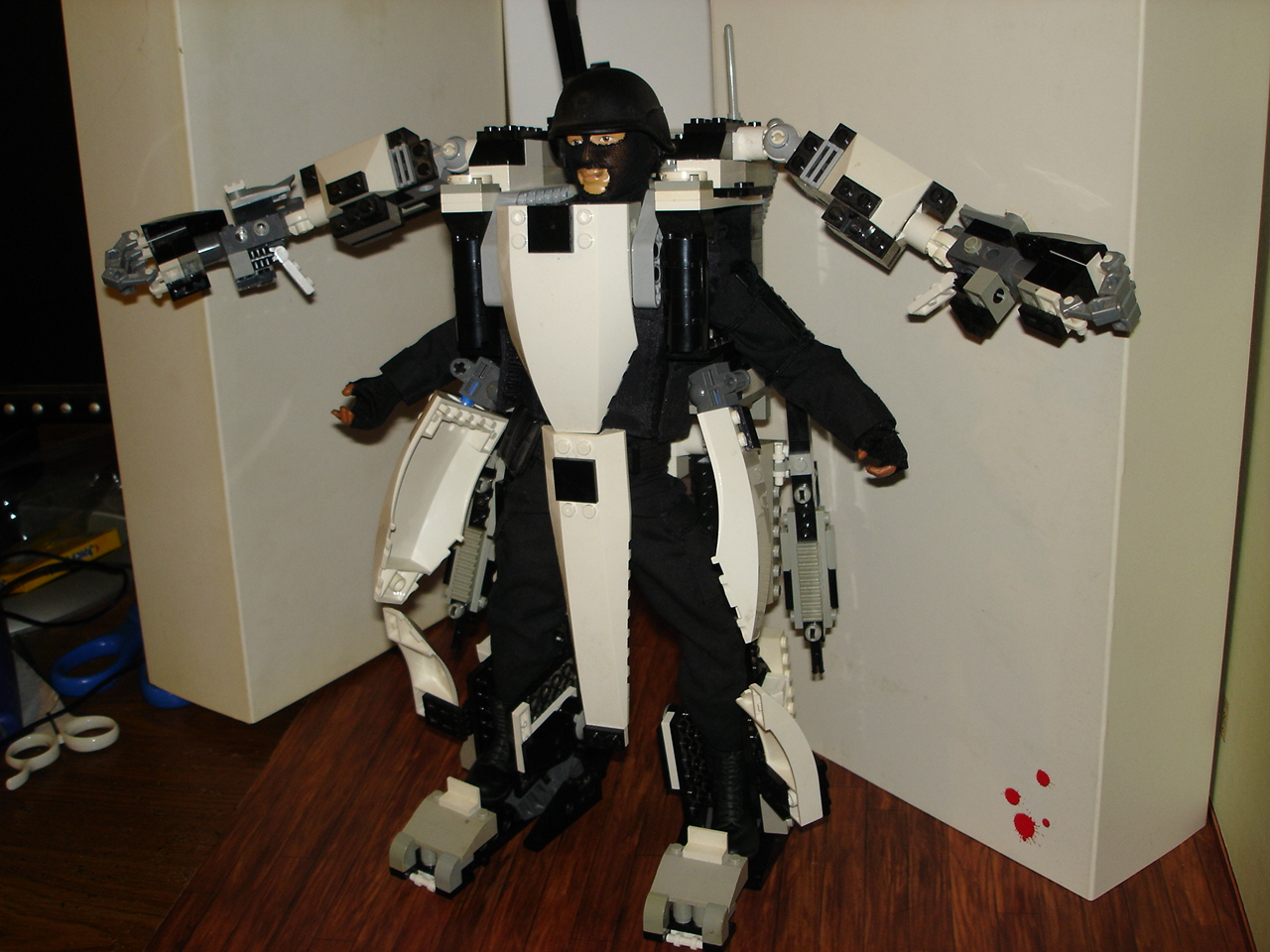 mechsuit002.jpg