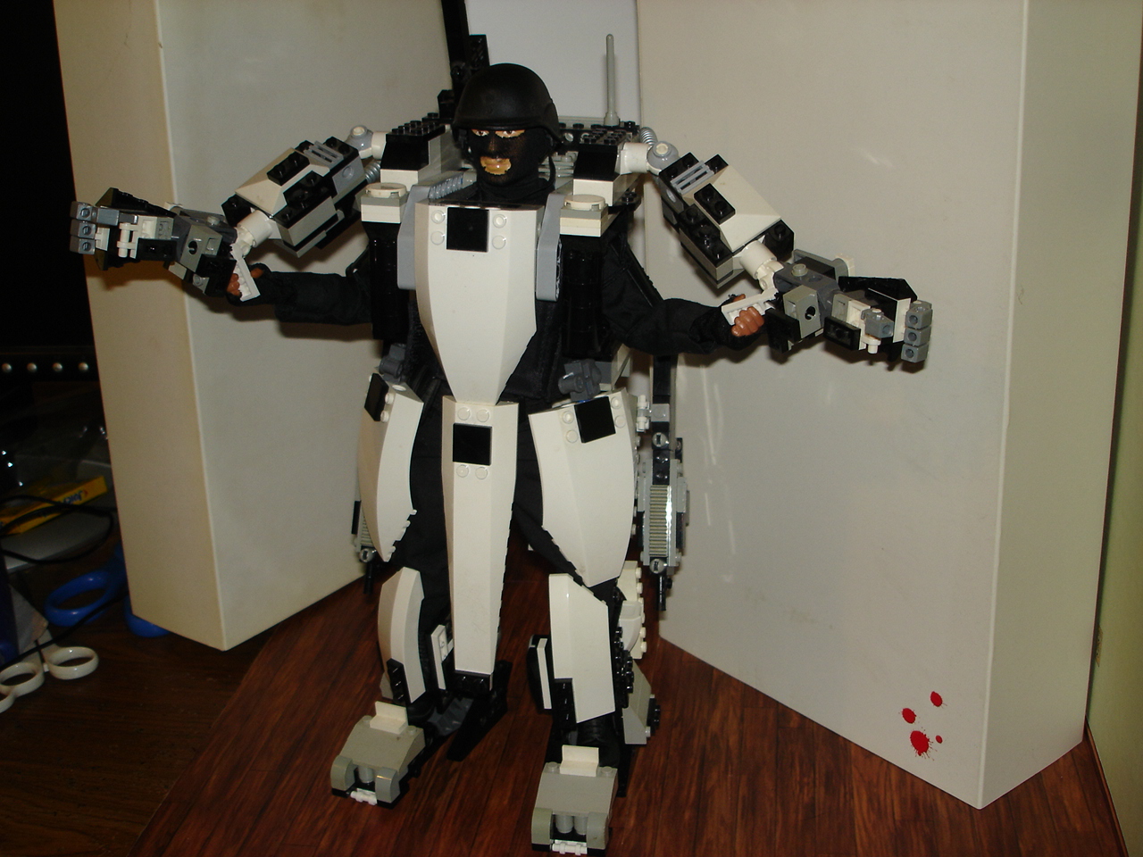 mechsuit003.jpg