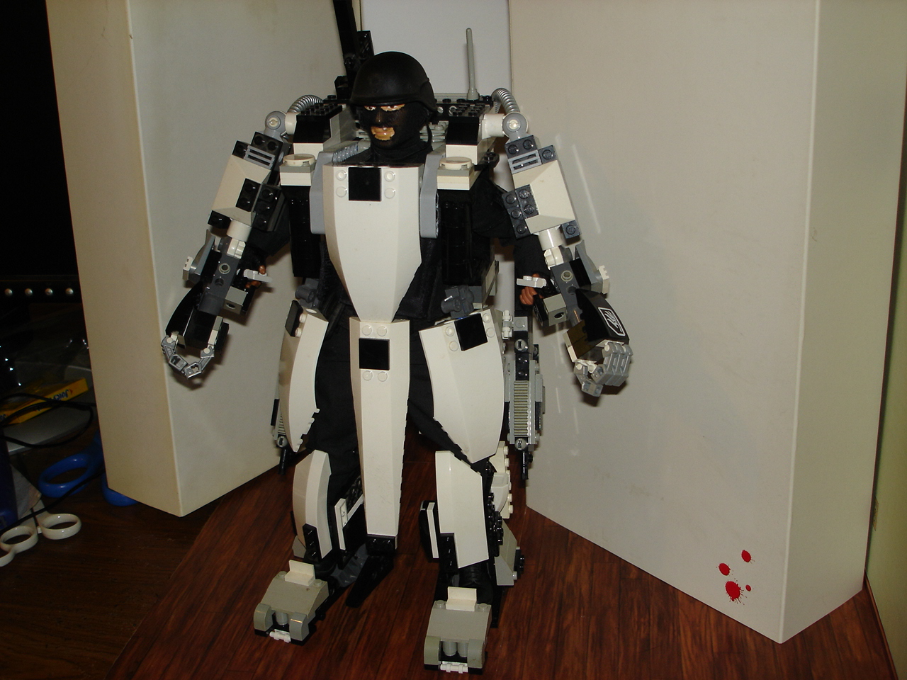 mechsuit004.jpg