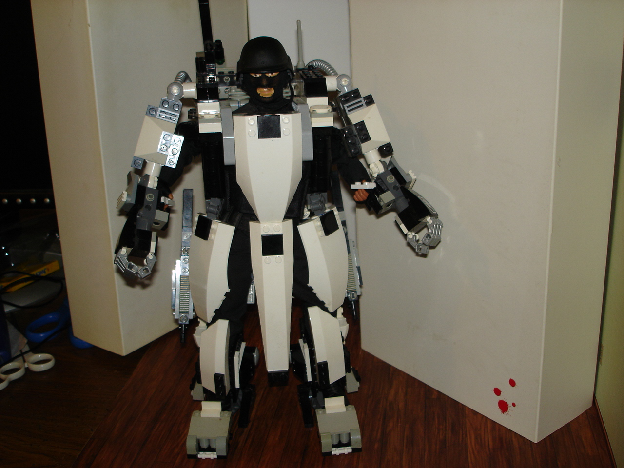mechsuit005.jpg