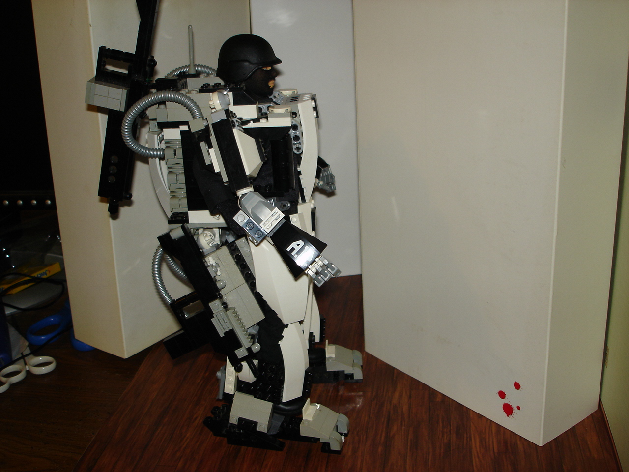 mechsuit006.jpg