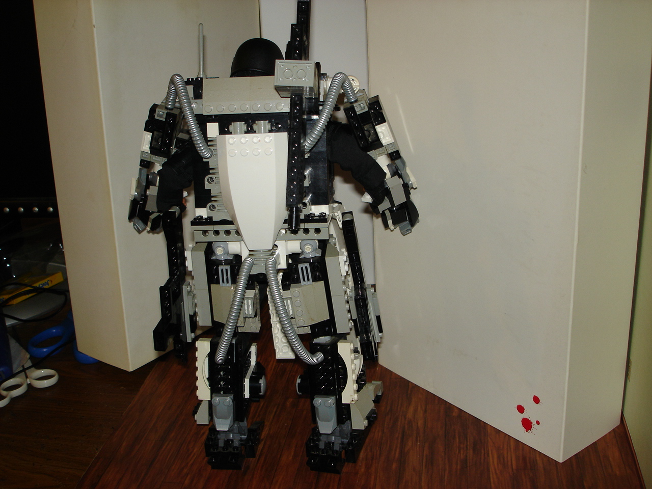 mechsuit007.jpg