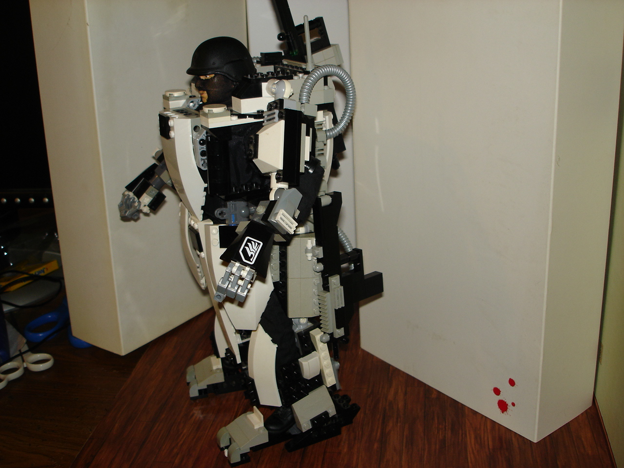 mechsuit008.jpg