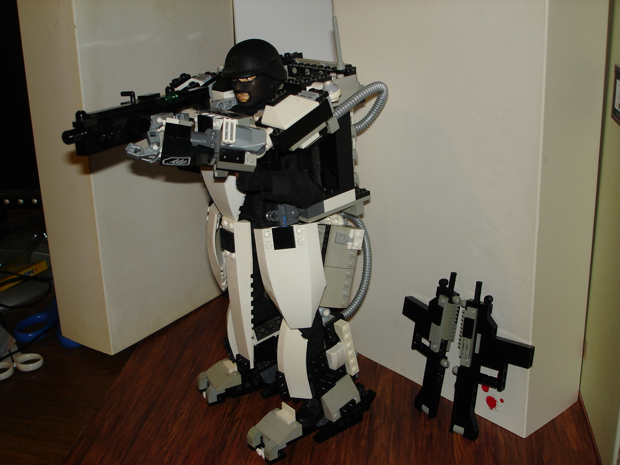 mechsuit009.jpg