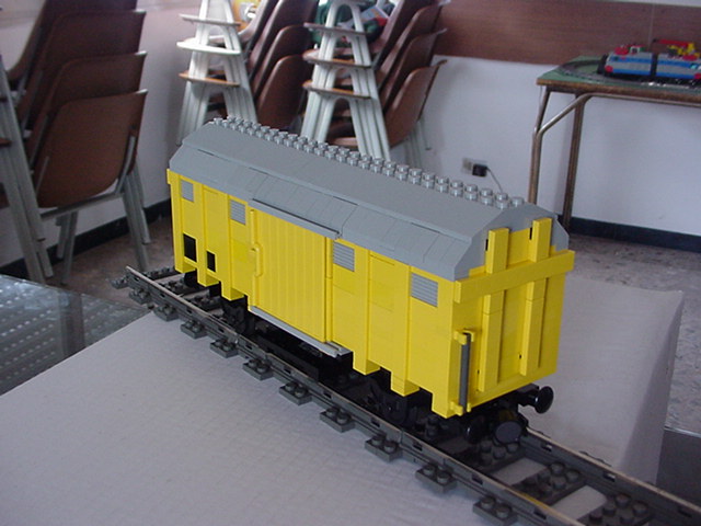 a_yellow_wagon.jpg