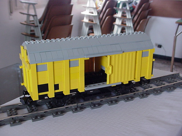 a_yellow_wagon_2.jpg