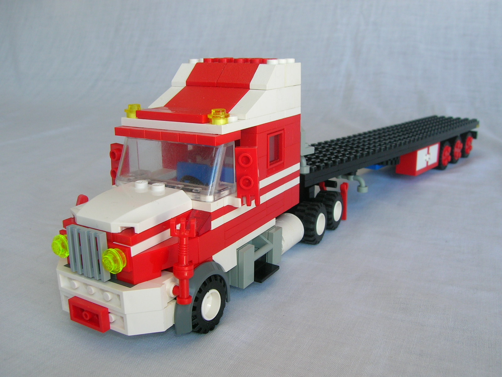 truckredwhite01.jpg