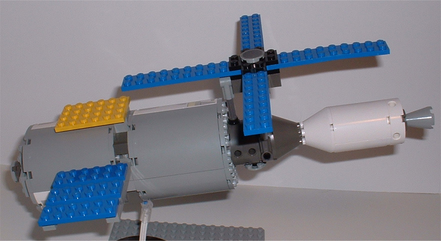 skylab02_starboardocked.jpg