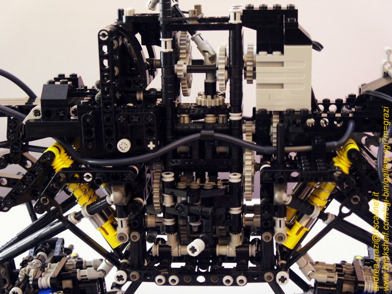 042-one-motor-steering.jpg